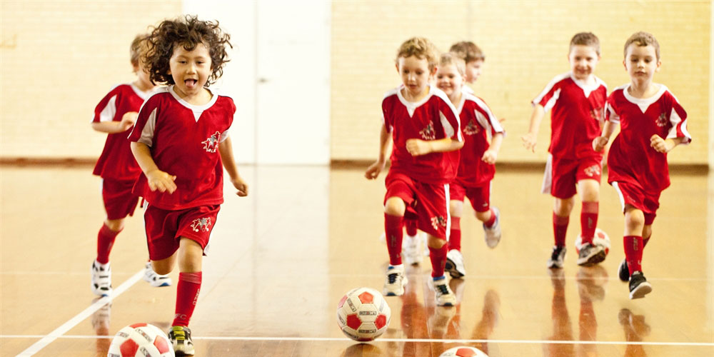 Little Kickers: aprender Inglês a jogar futebol